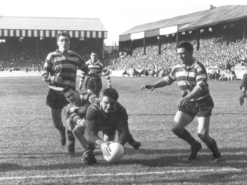 Reg Gasnier scores in Frank Pitchford's tackle Roger Dufty, Alan Davies and Len McIntyre can only watch. Oct 3rd 1959.
