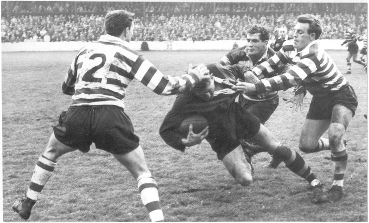 Geoff Sims, Harry Major and Brian Lord bring down Paul Quinn.