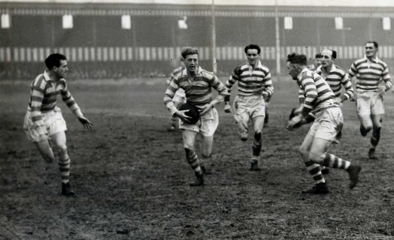 Ken Ward cuts through against Belle Vue with Joe Warham in support on the right wing - March 4th 1950.