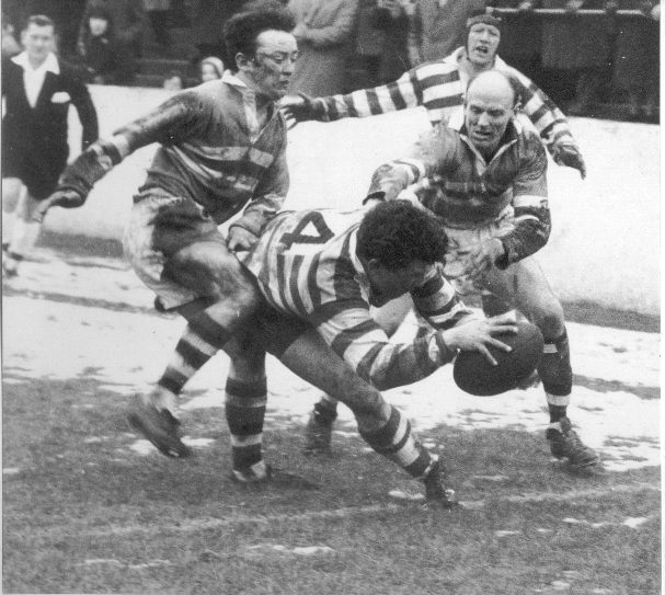 Smethurst dives over between Phillips and Bevan with Trevor Simms backing up - Feb 22nd 1964.