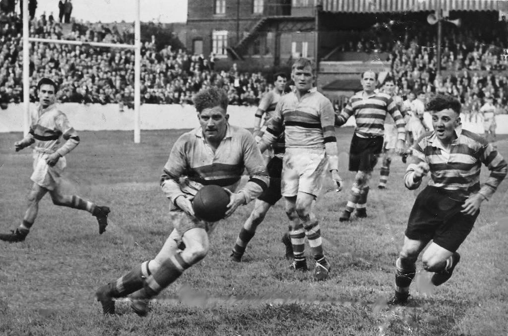 Harry Ogden closes in on Haley the Bradford hooker - Aug 18th 1951.