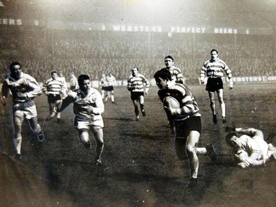 Bob irving heads for the tryline in the replay against Bradford - Feb 29th 1968.