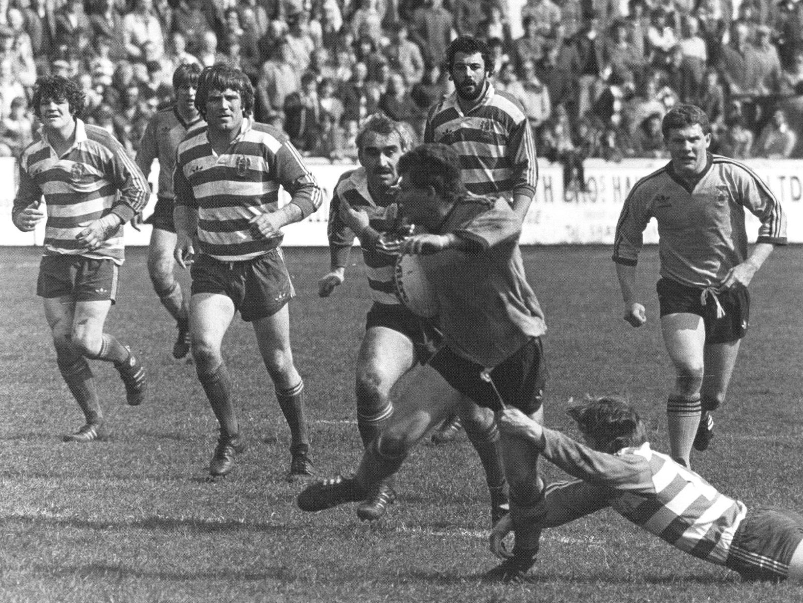 Action v Castleford featuring the Beardmore brothers and Oldham players from left: Les Chadwick, Dennis Boyd, Alan McCurrie, Mick Coombes - Apr 17th 1983.