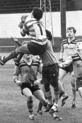 David Liddiard leaps high for the ball with future Roughyed Gary Hyde (Cas) in the background - Oct 20th 1985.