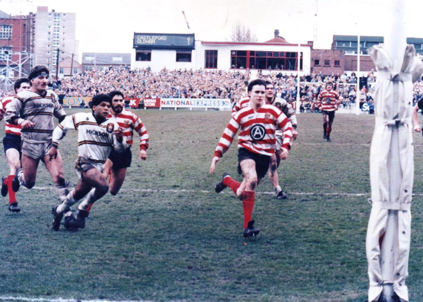 Glenn Liddiard on the way to scoring Oldham's try in the semi-final against Castleford - March 22nd 1986.