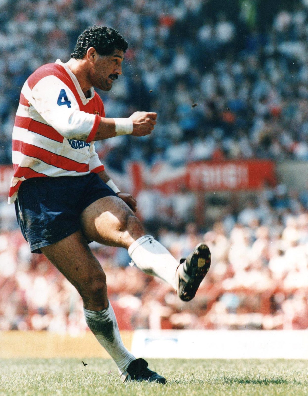 Charlie McAlister kicks the winning goal at Old Trafford against Featherstone - May 15th 1988.