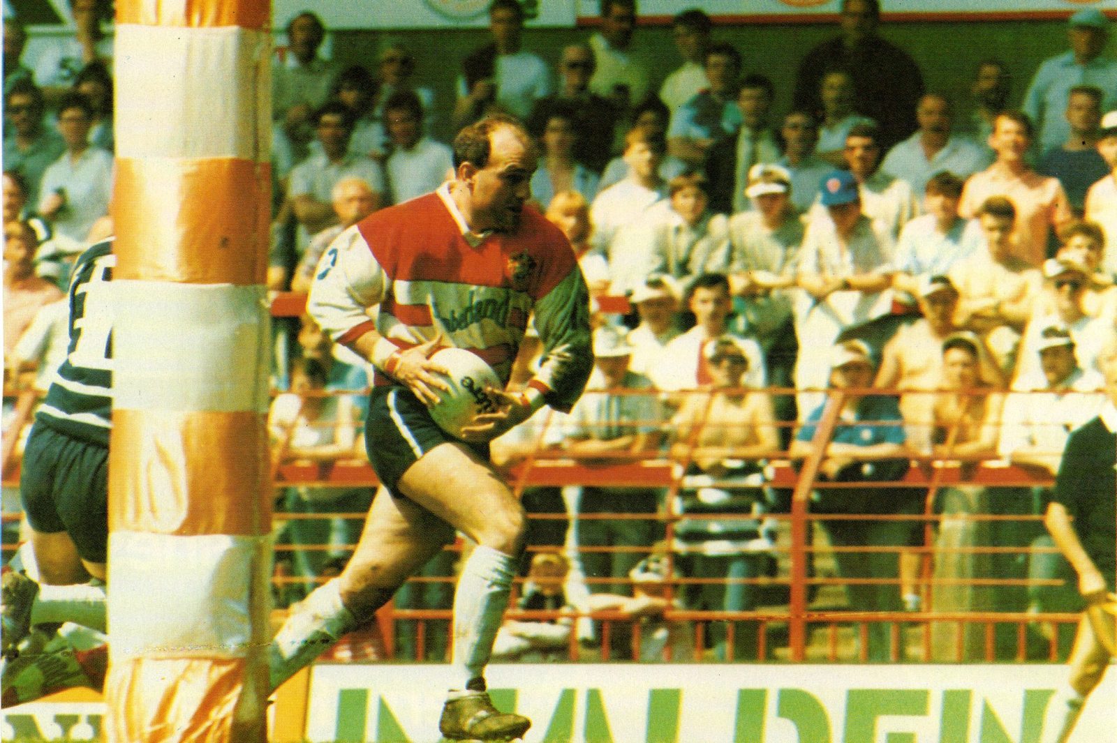 Terry Flanagan head for the try line at Old Trafford - May 15th 1988.
