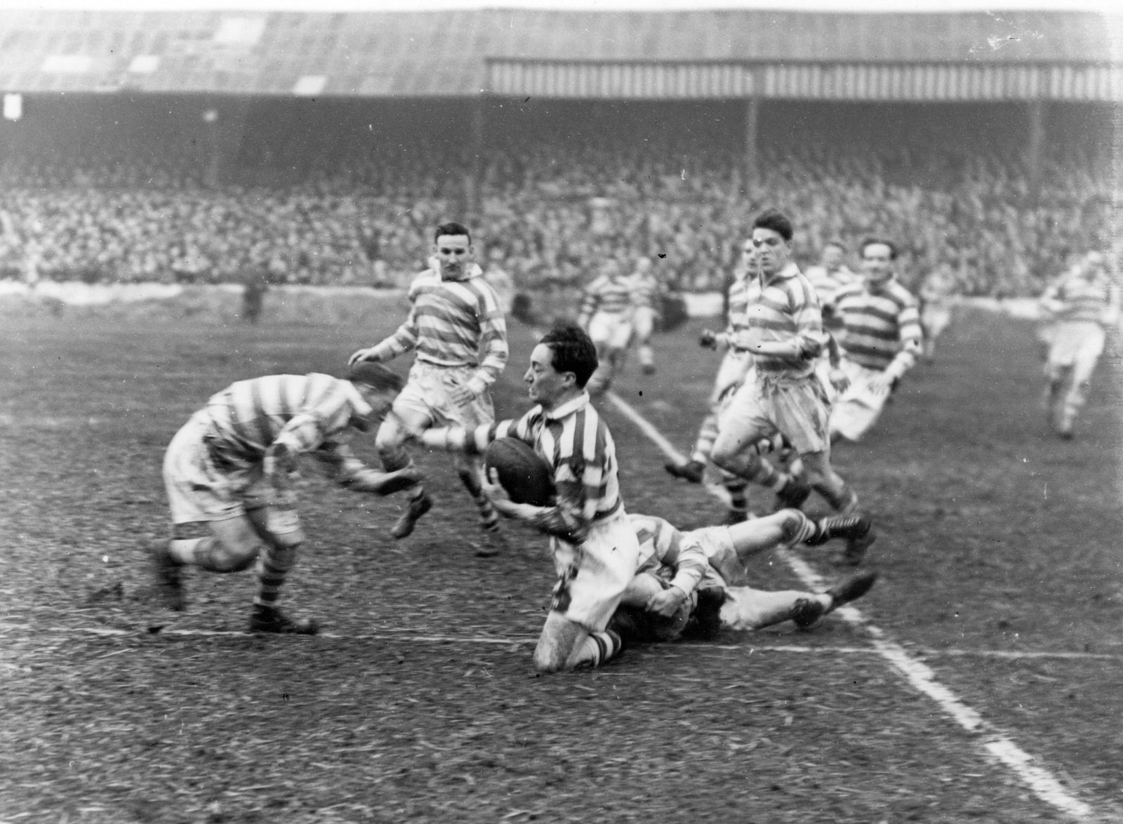 Ken Ward tackles Kia Rika with Glan Jones, Frank Daley on hand if required - Sep 19th 1949.