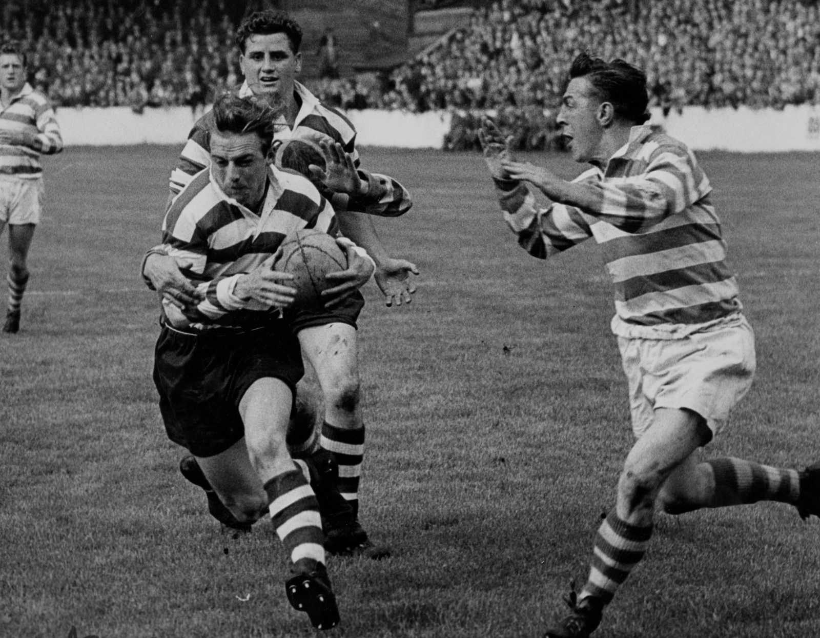 Vine nestor goes for the line - Aug 16th 1958.