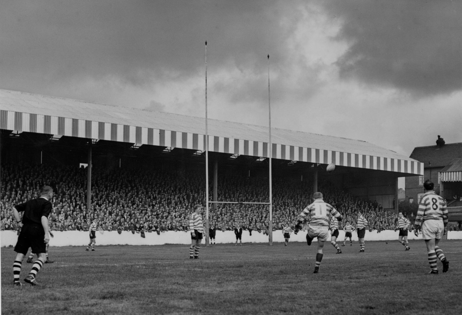 Briers is wide with a goal attempt at Watersheddings - Aug 16th 1958.
