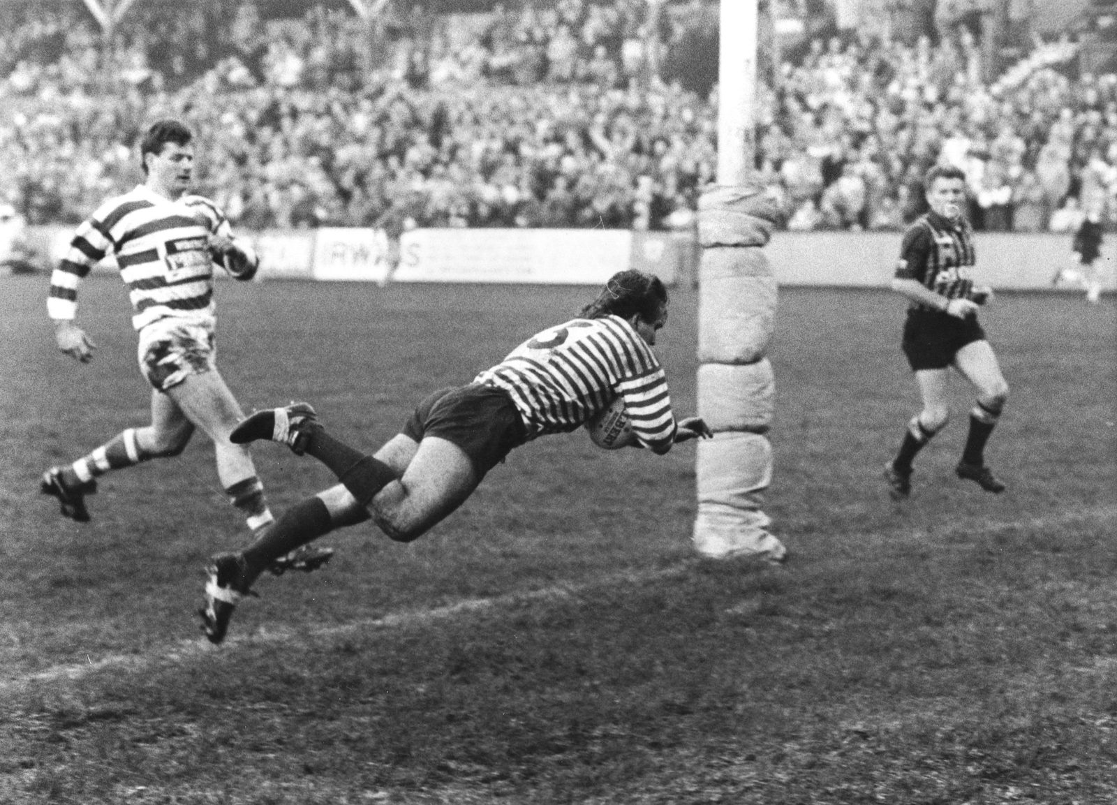 Stuart Raper scores v Halifax - Dec 14th 1986.