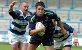 Second-row man Ian Hodson goes past Jamie Bloem - Sep 11th 2005.