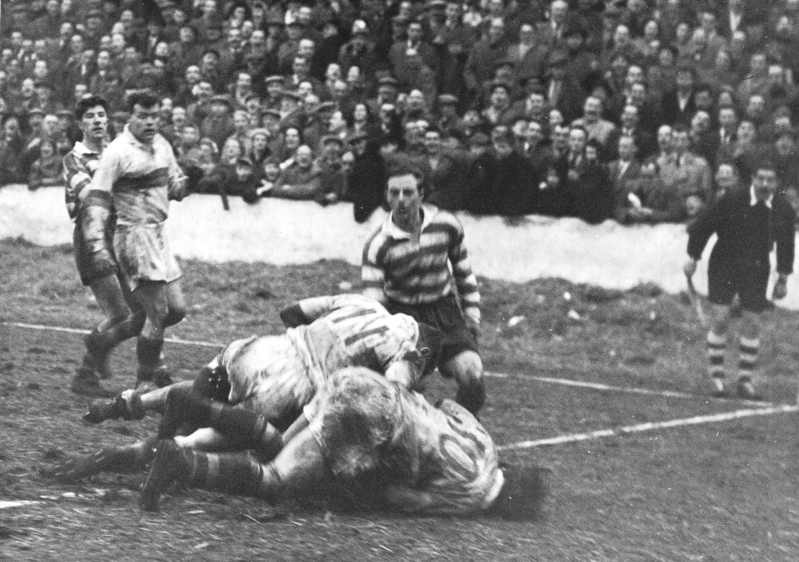 Sid Little scores his second try v Huddersfield with Vince Nestor and Alan Kellett backing up - April 7th 1958.