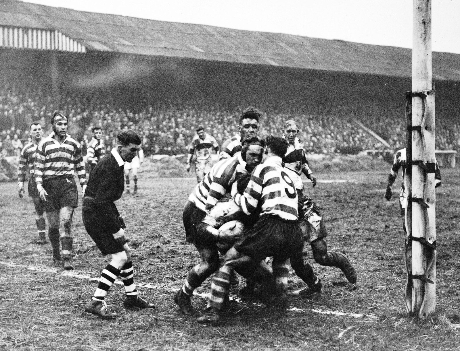 Little and Keith hold back Grice at the Oldham line - Feb 8th 1958.