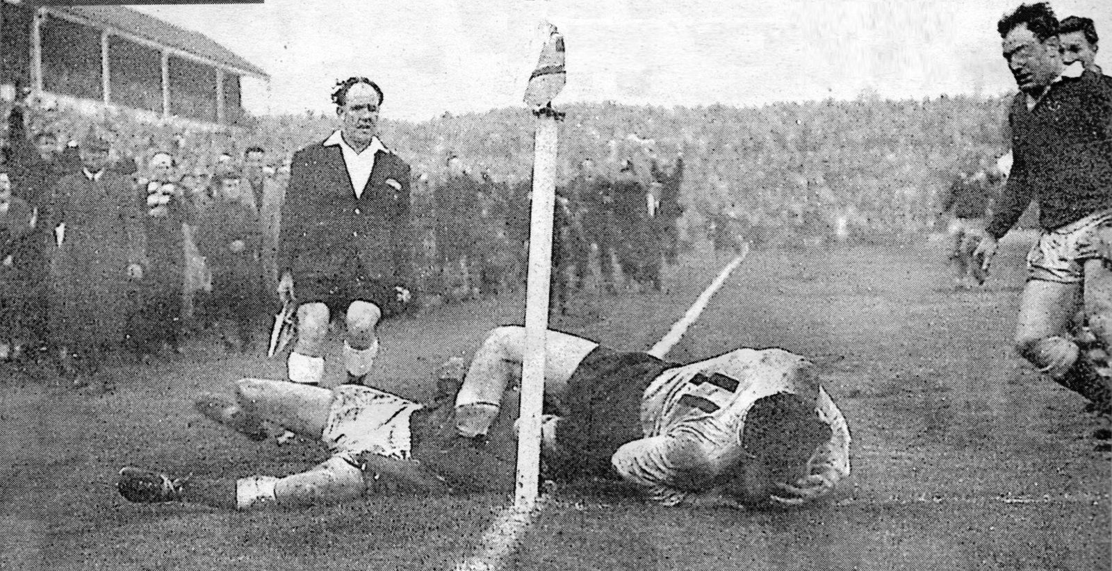 Geoff Robinson touches down to give Oldham the lead in extra time - April 15th 1964.
