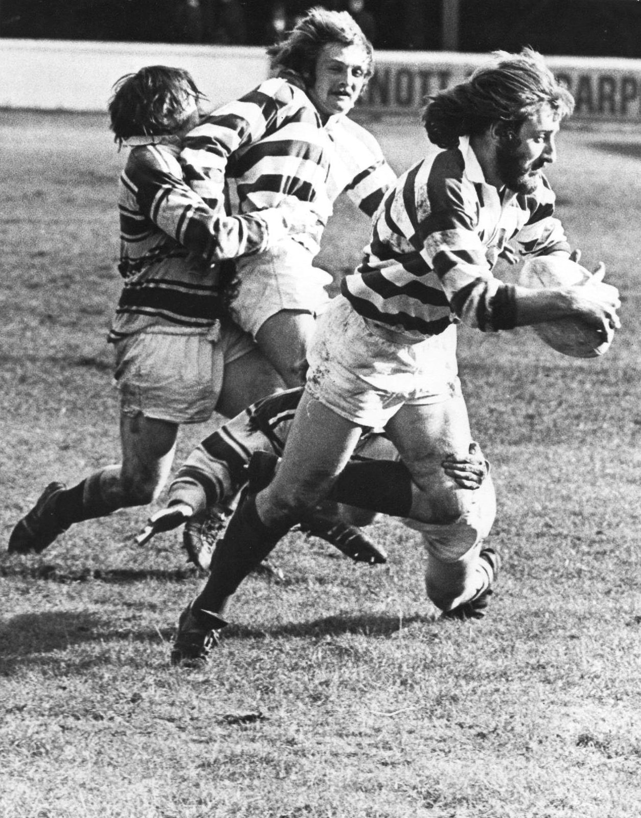 Eddie Barton breaks away after taking a pass from Tony Wainwright - Oct 12th 174.