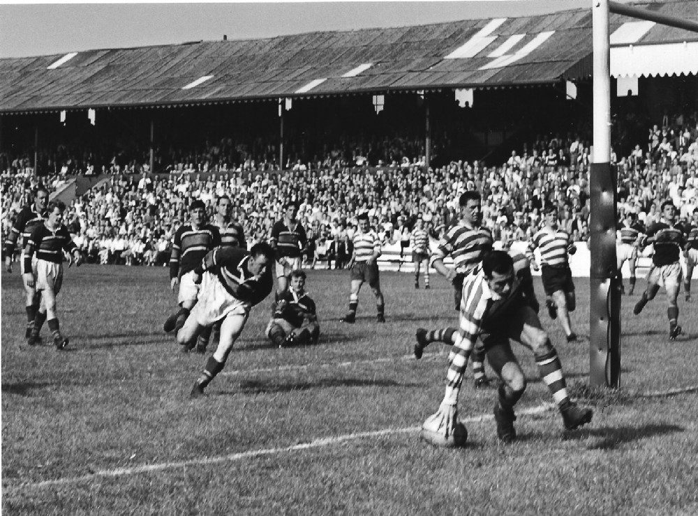 Alan Davies touches down beside the posts v Hunslet - Sep 12th 1959.