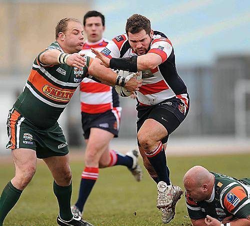 Wayne Kerr takes on the Hunslet defence at the South Leeds stadium - Feb 14th 2010.