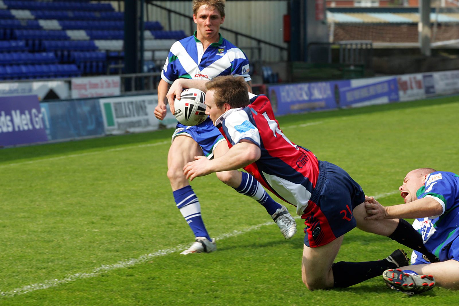Oldham's Paul O'Connor goes over the line for a try - April 29th 2007.