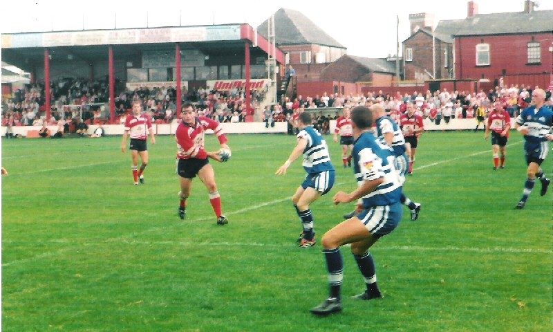Steve Molloy releases a pass at Hurst Cross v Keighley - Sep 8th 2002.