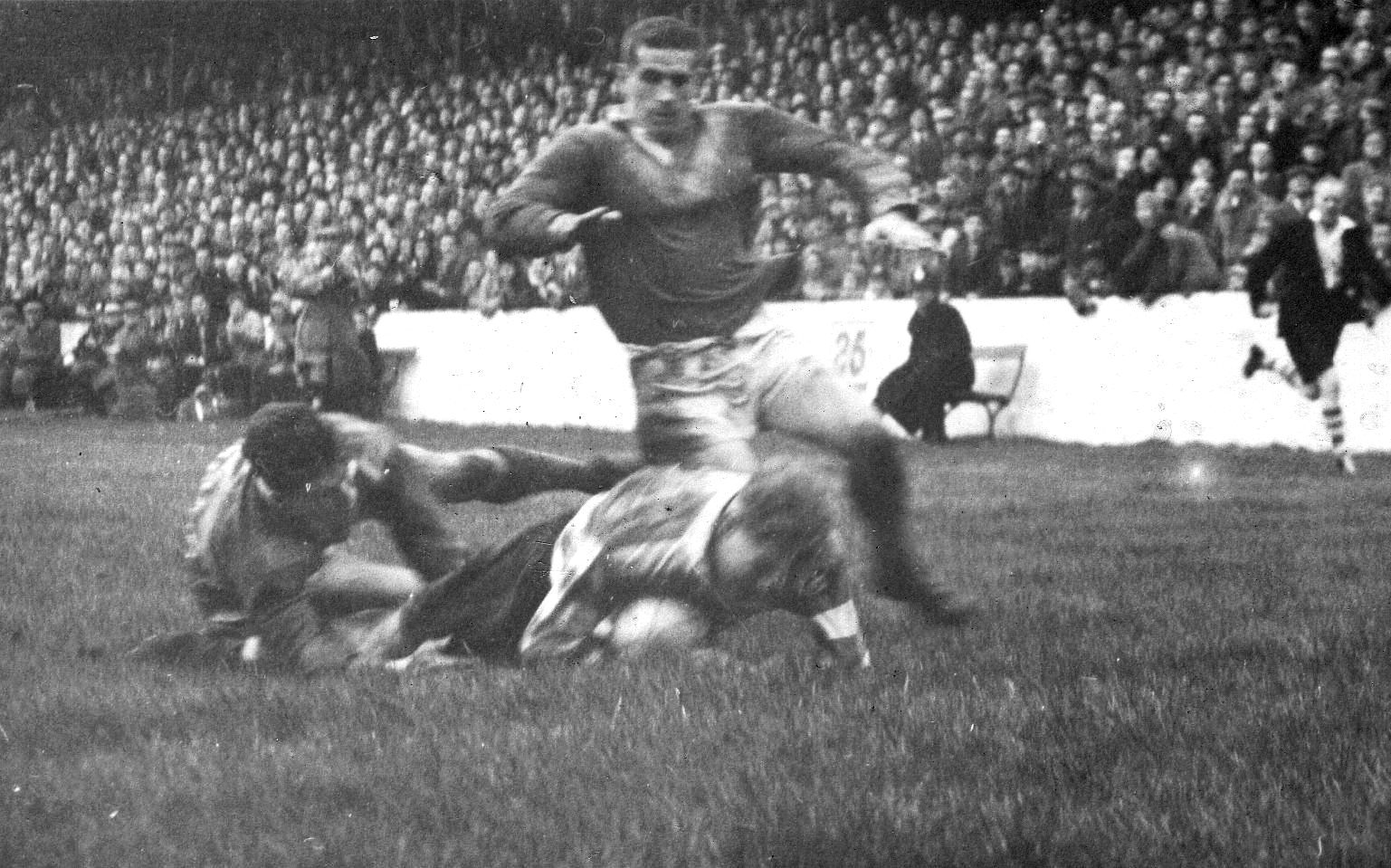 Geoff Kelly is hauled down near the Leeds line - Nov 22nd 1958.