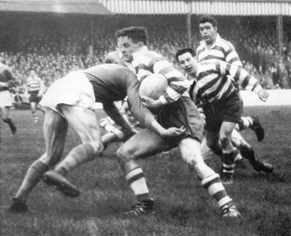 Sean Quinlan is tackled on his debut against Leeds as Ken Jackson and Frank Pitchford look on - Nov 22nd 1958.