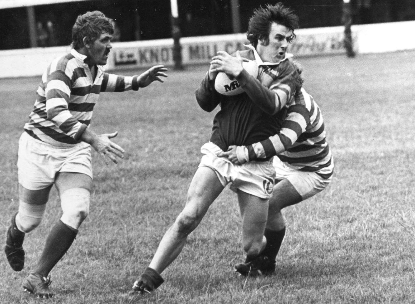 Terry Ramshaw moves in to complete the tackle v Leeds - Sep 12th 1976.