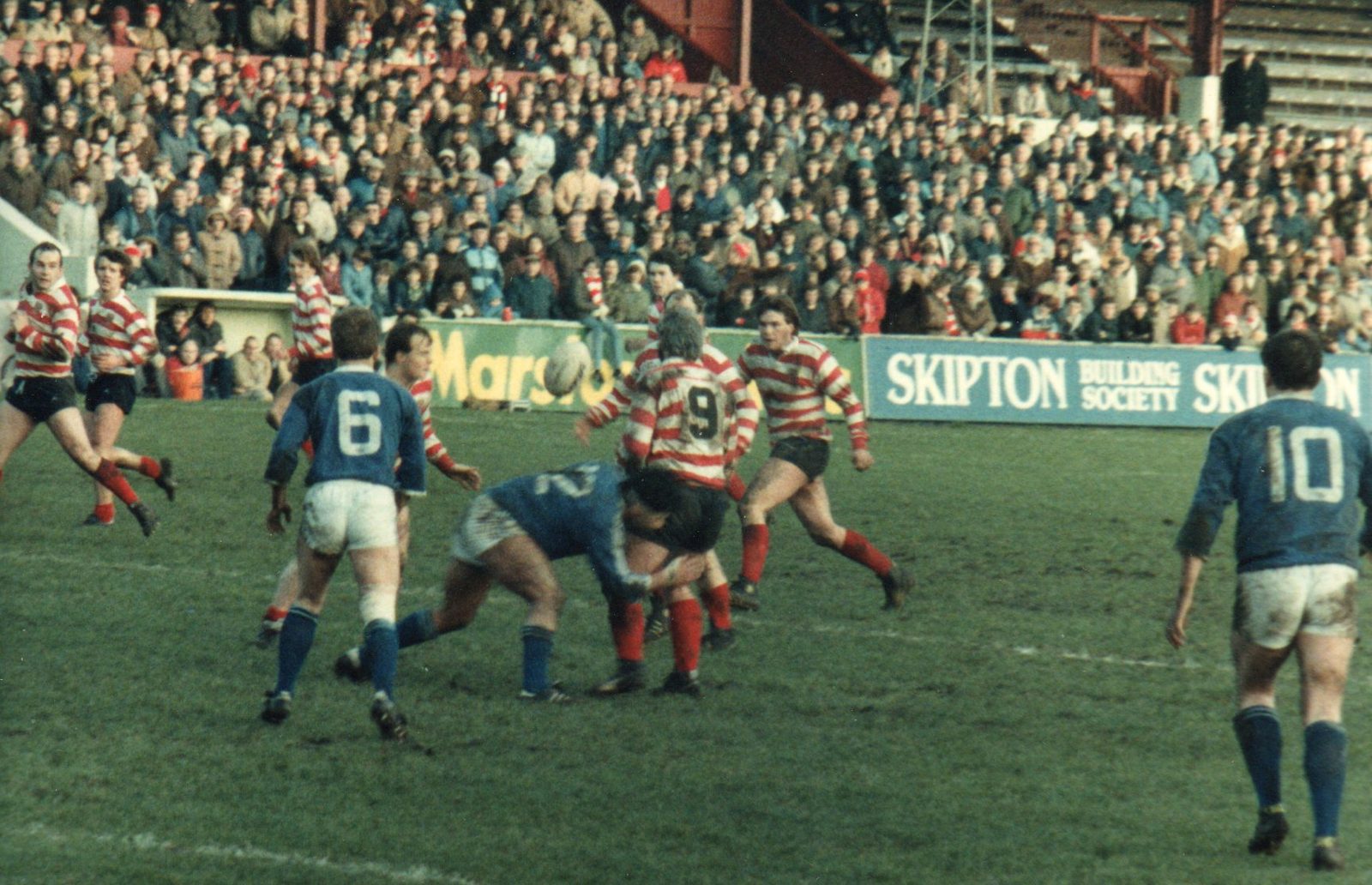 Alan McCurrie releases a pass in the tackle. Oldham v Leigh - Jan 8th 1984.