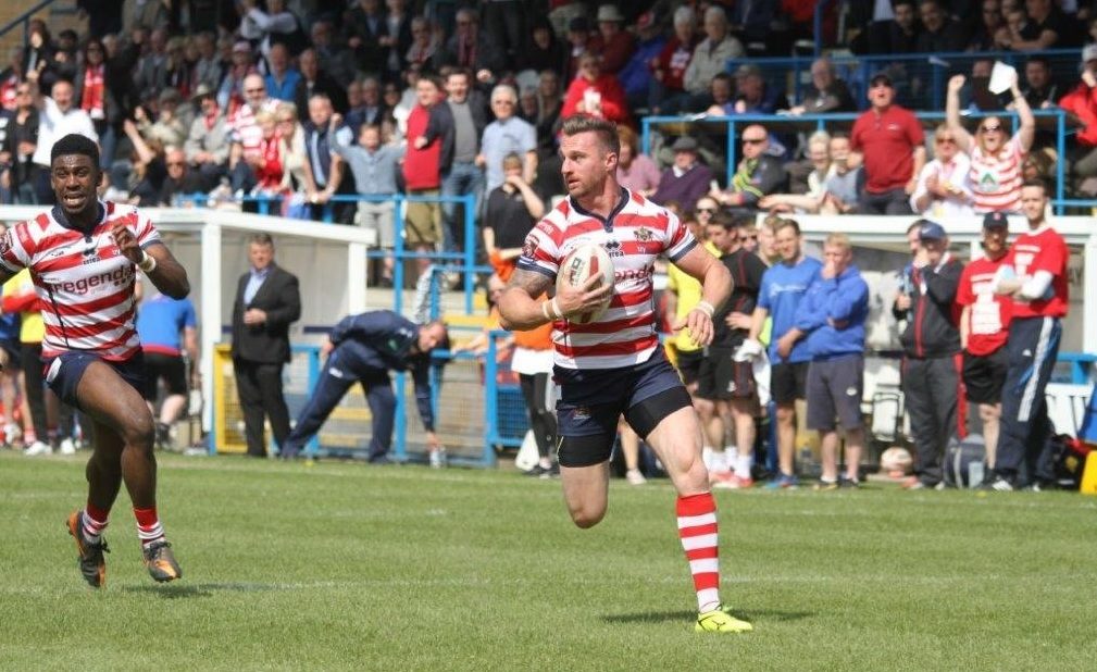 Danny Grimshaw heads for the try line with Jamel Chisholm in support - May 15th 2016.