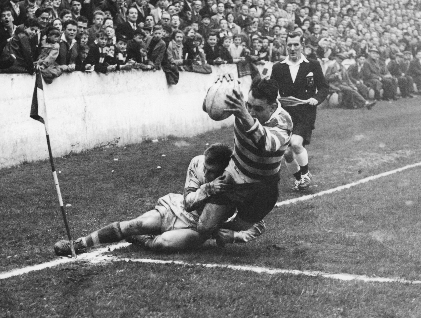 Dick Cracknell scores his fourth try v Liverpool - April 4th 1959.
