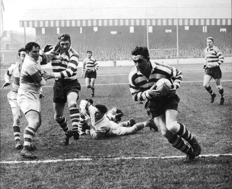 Ken Jackson goes for the line v Liverpool - April 4th 1959.
