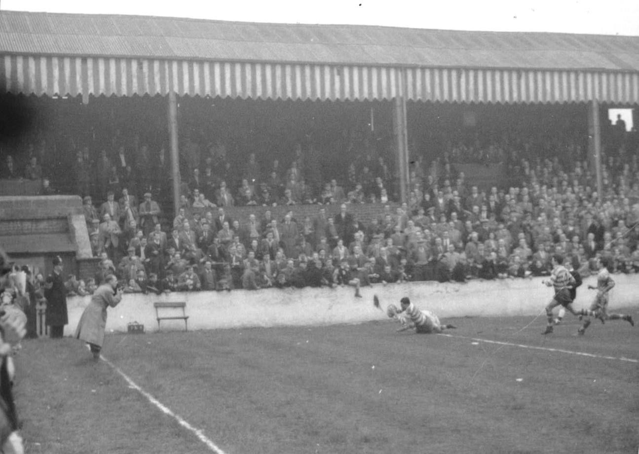 Dick Cracknell's fourth try from a different angle - April 4th 1959.