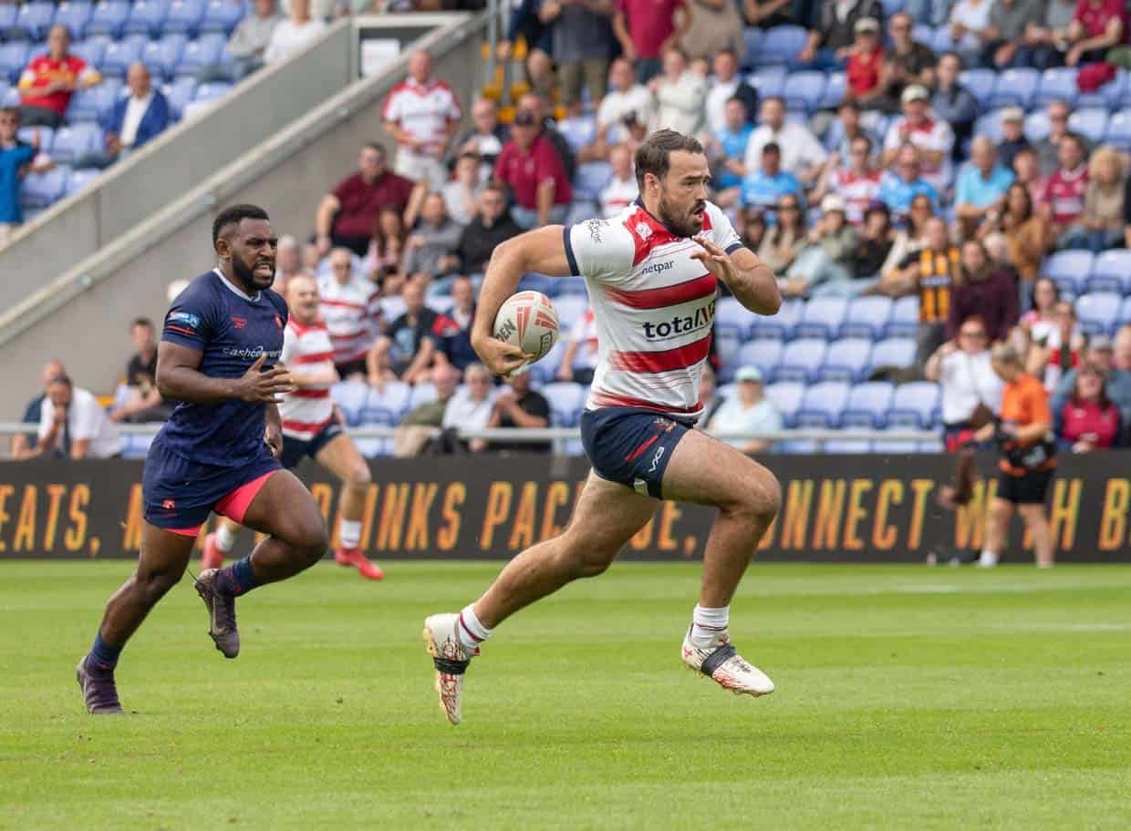 Ted Chapelhow breaks clear against London Broncos at Boundary Park. Sunday August 16, 2026.