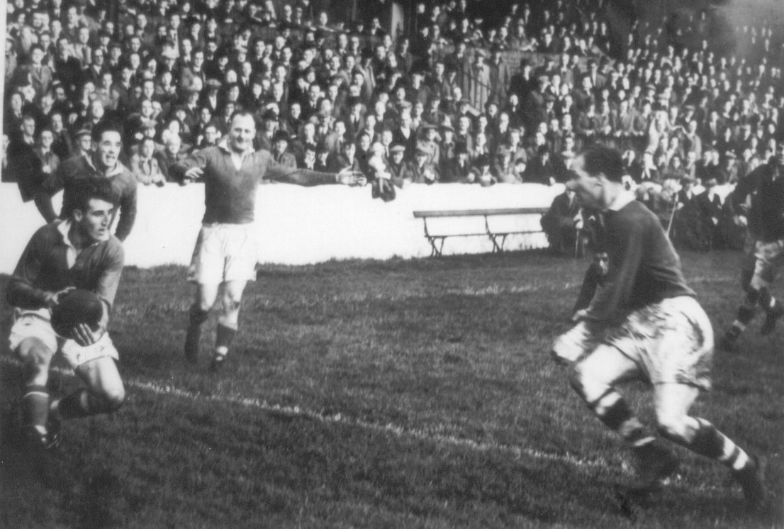 Billy Mitchell arrives too late to stop a Salford try from Bryn Hartley - Oct 7th 1950.