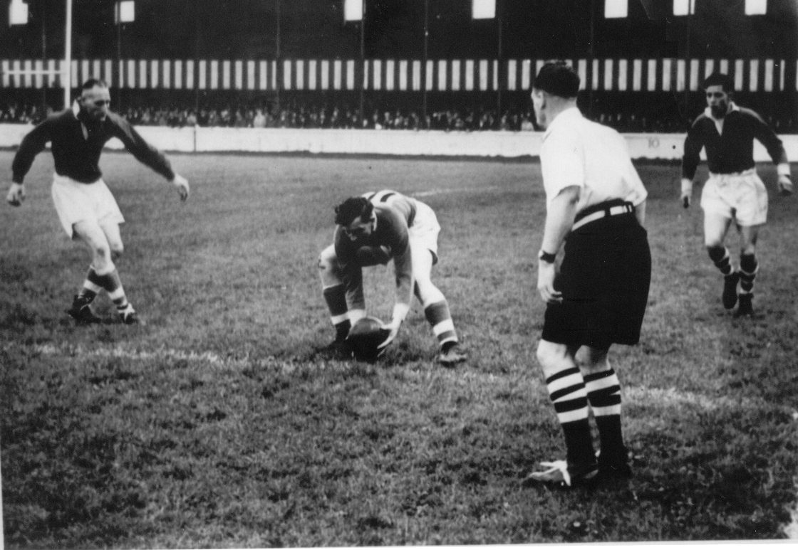 Harold Tomlinson picks up a loose ball watched by namesake Arthur (left) and Alan Davies. Oldham v Salford - Oct 7th 1950.