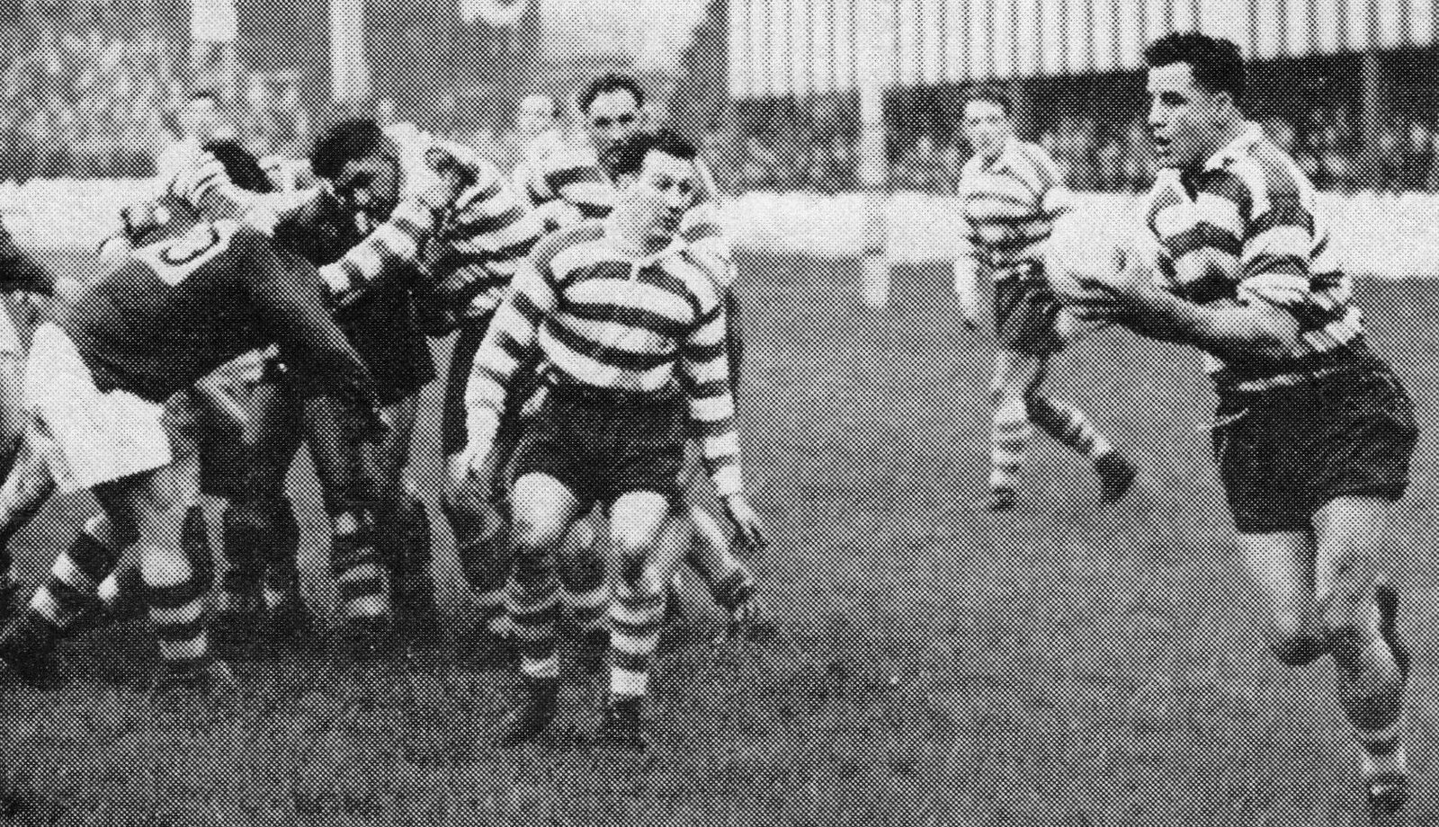 Frank Pitchford passes to Derek Turner v Salford - Nov 30th 1957.