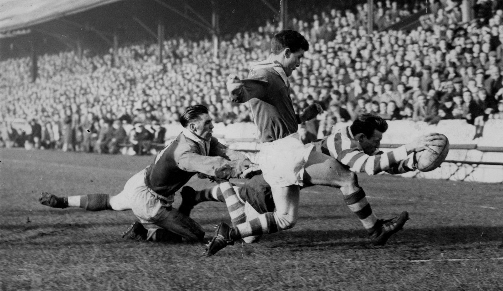 Brian Lord dives over for a try against Salford - Feb 6th 1960.
