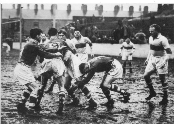 Harry Ogden, Jack Keith and Arthur Tomlinson about to bring down a St Helens player, as Alan Prescott (far right) looks on - March 26th 1951.