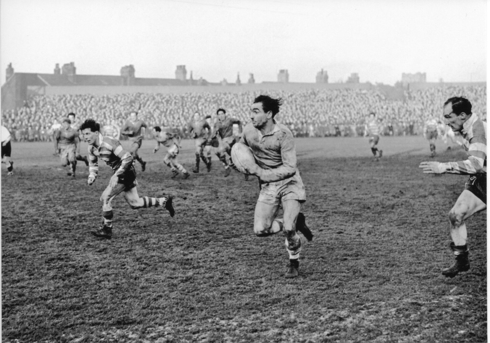 Stan McCormick cuts between Lionel Emmitt and Billy Mitchell - Feb 7th 1953.