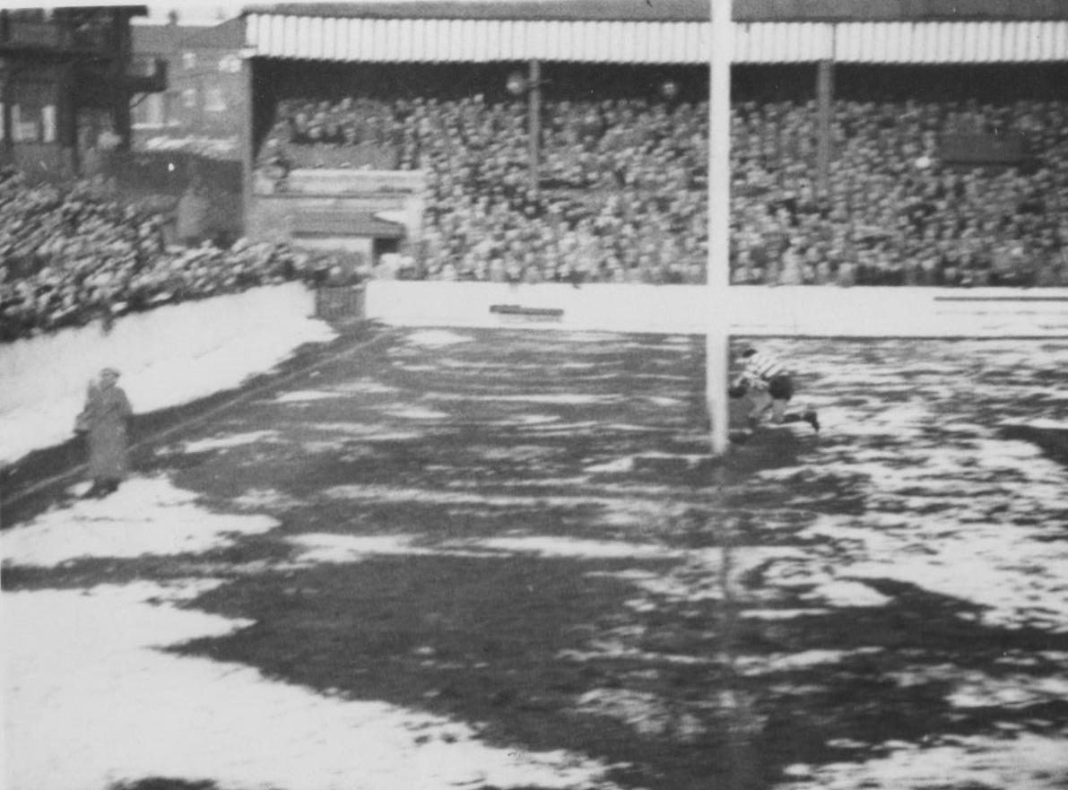 Dick Cracknell scores the only try of the match against St Helens - Feb 19th 1955.