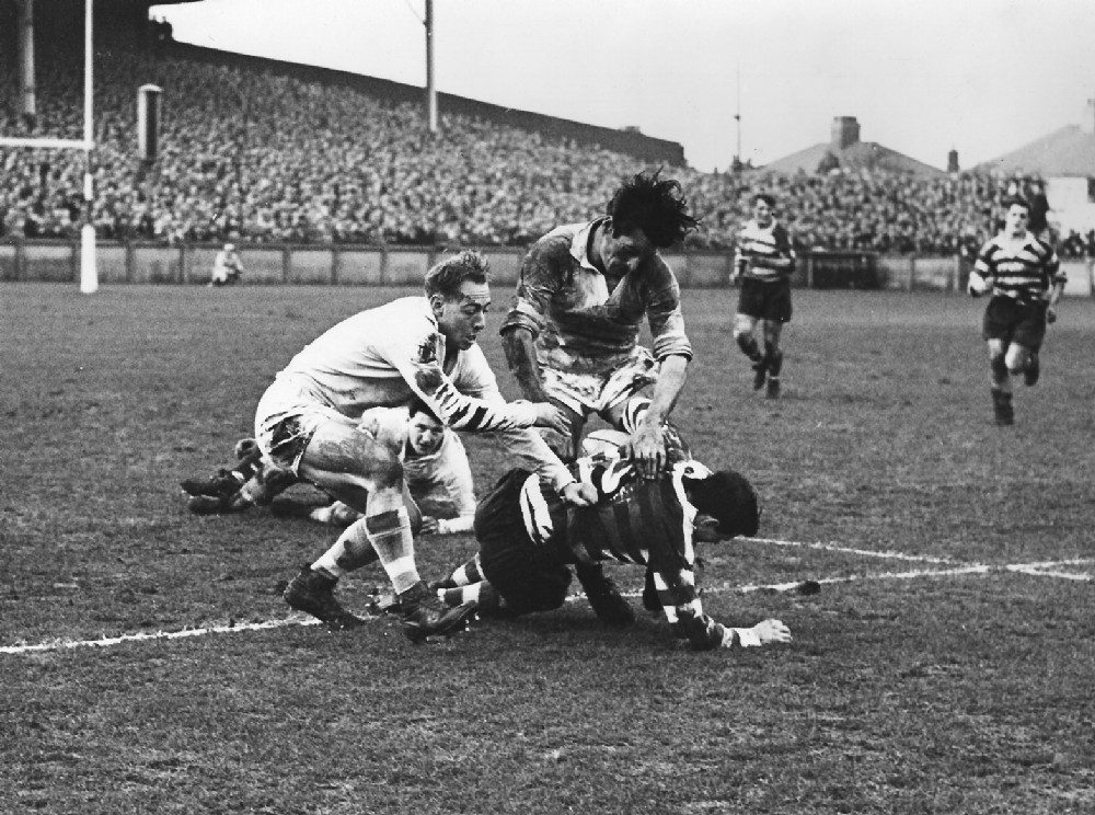 Vince Karalius and Jan Prinsloo haul down Alan Davies - Dec 27th 1958.