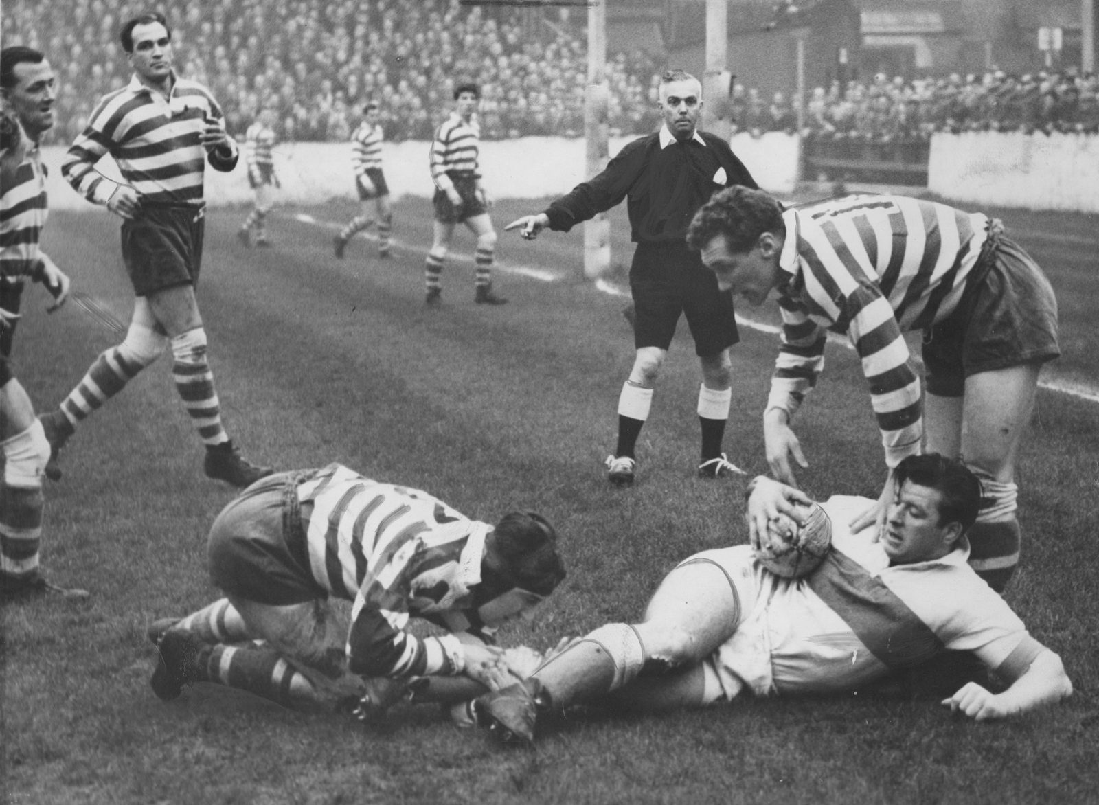 Bob Pugsley and Roger Dufty bring down Abe Terry - April 27th 1959.