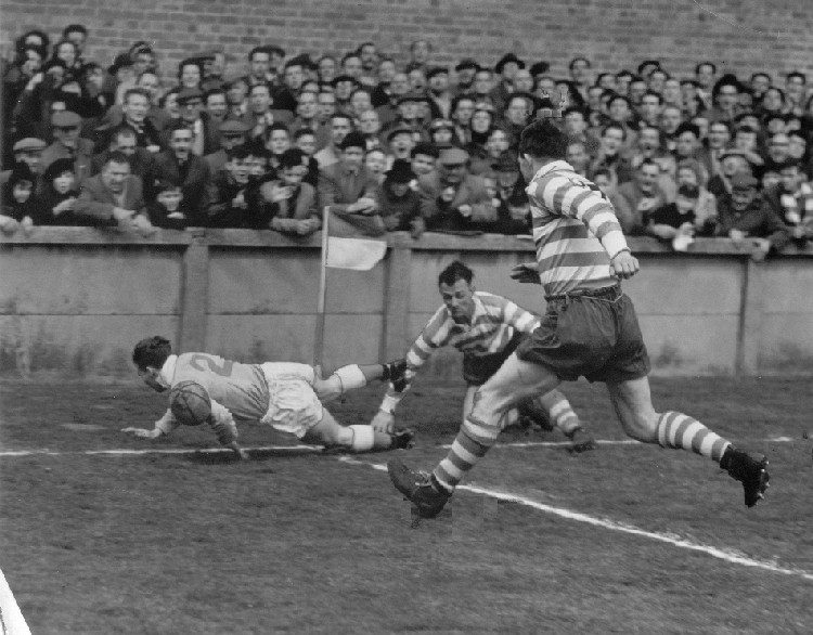 Jack Keith cant prevent the first of three tries for Ken Large - May 2nd 1959.