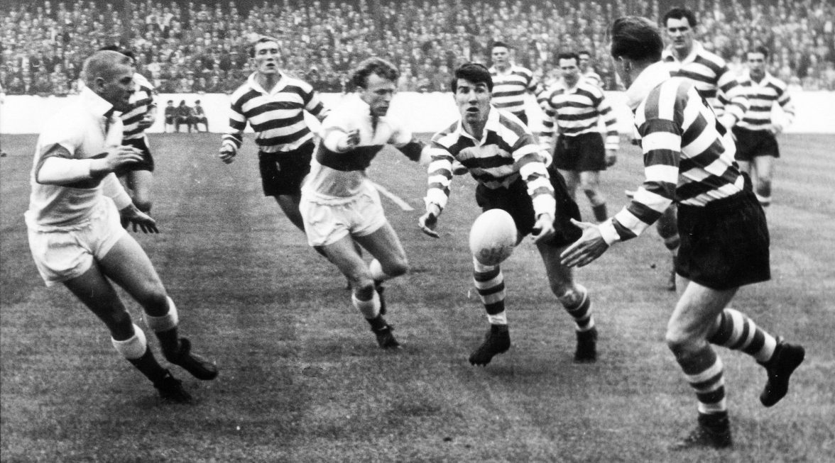 Alan Kellett releases a pass to Vince Nestor v St Helens - Aug 13th 1960.