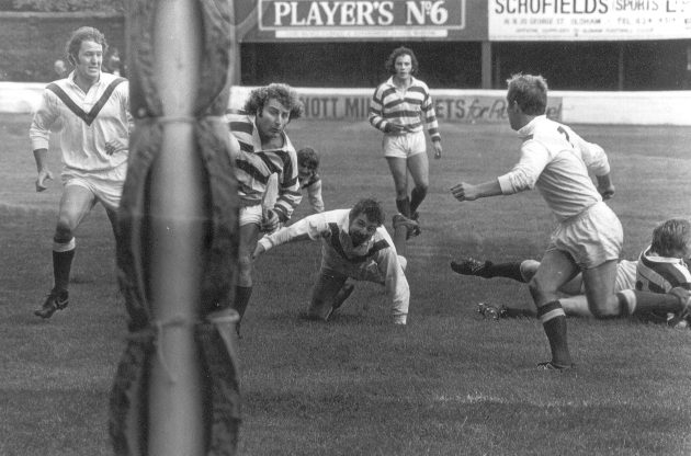 Kevin Taylor cuts through the Saints defence - Dec 8th 1973.