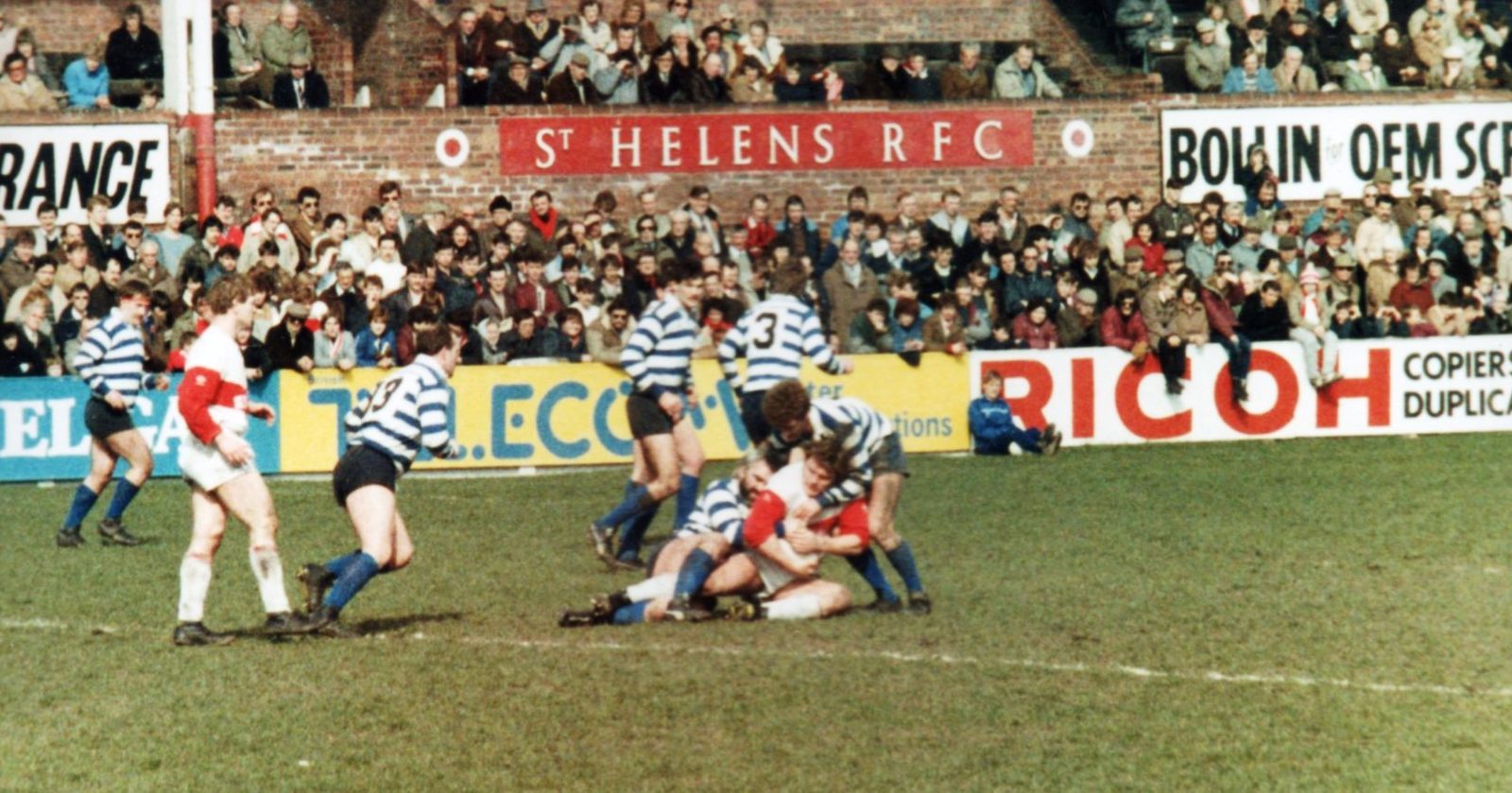 Alan Sinclair and Alan McCurrie make a tackle. St Helens v Oldham - April 1st 1984.
