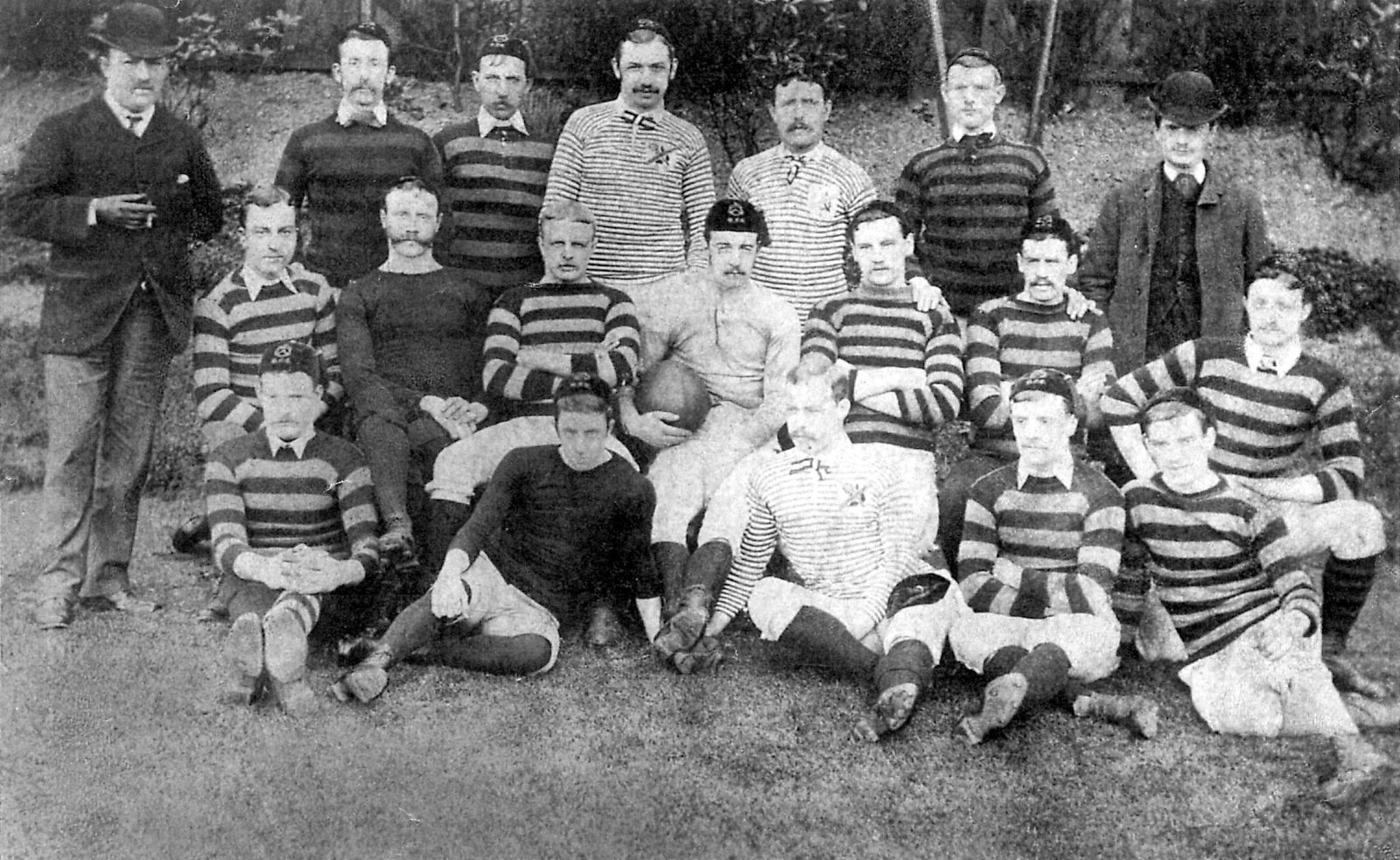 1883 84 oldham team