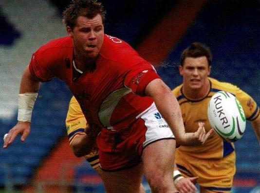 David Best gets away a pass v Whitehaven - May 14th 2006.