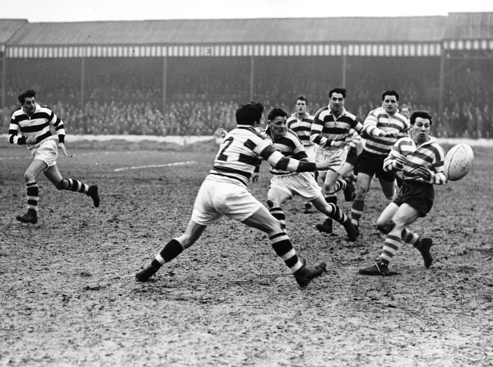 Frank Pitchford passes out as the Widnes defence closes in - March 25th 1958.
