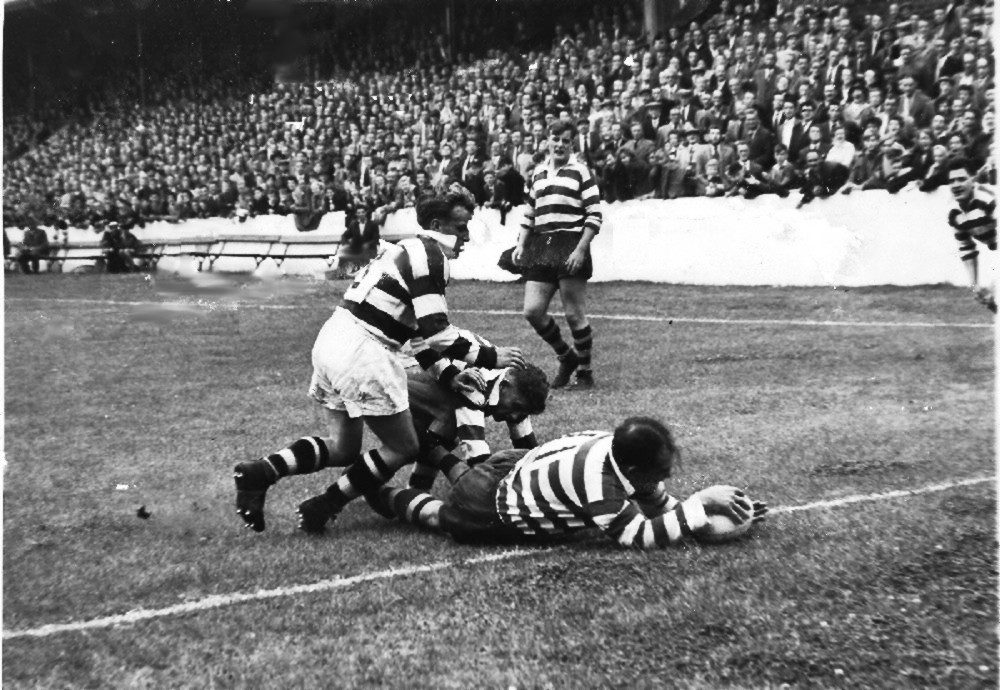 Charlie Winslade scores in spite of the attention of two Widnes defenders - Sep 19th 1959.
